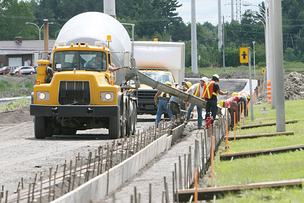Best Local Concrete Companies  in Saltillo, MS